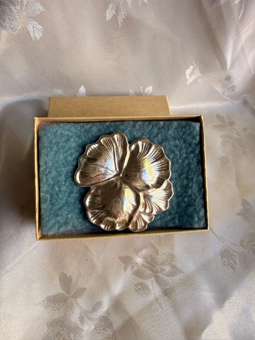 Vintage Silver-Tone Floral Pansy Design Brooch Pin